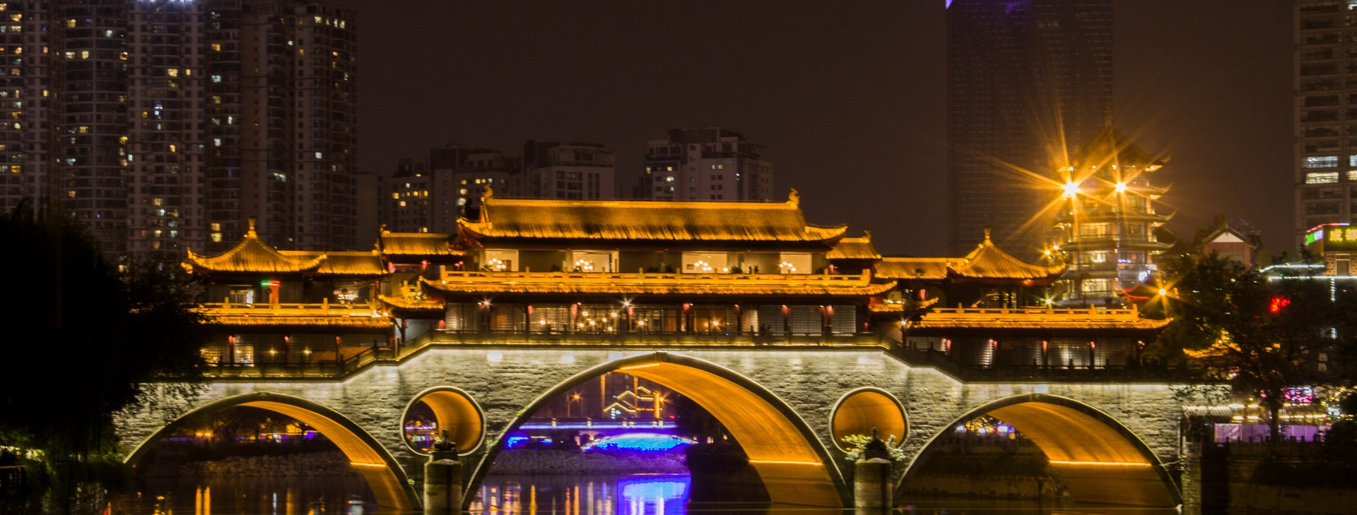 Čcheng-tu je město v jihozápadní Číně, hlavní město provincie S'-čchuan. Foto: Zain Lee.