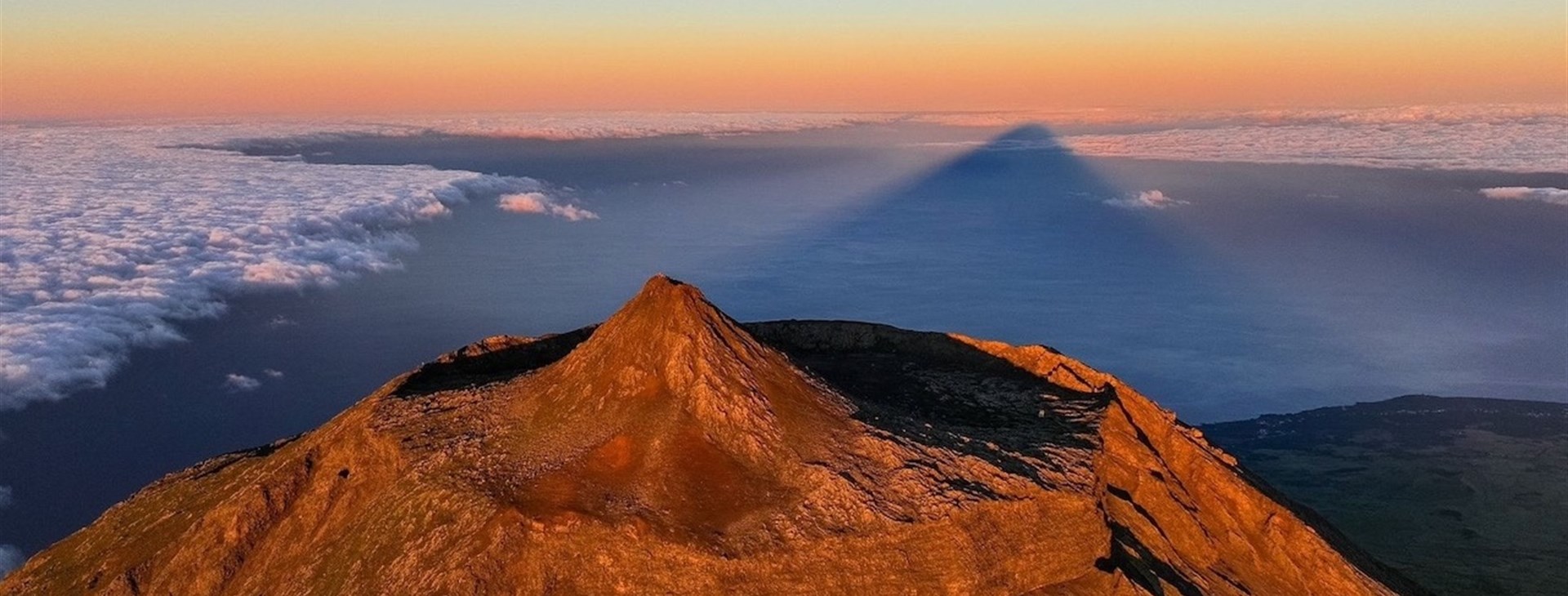 Plachetnicí za turistikou na Azory