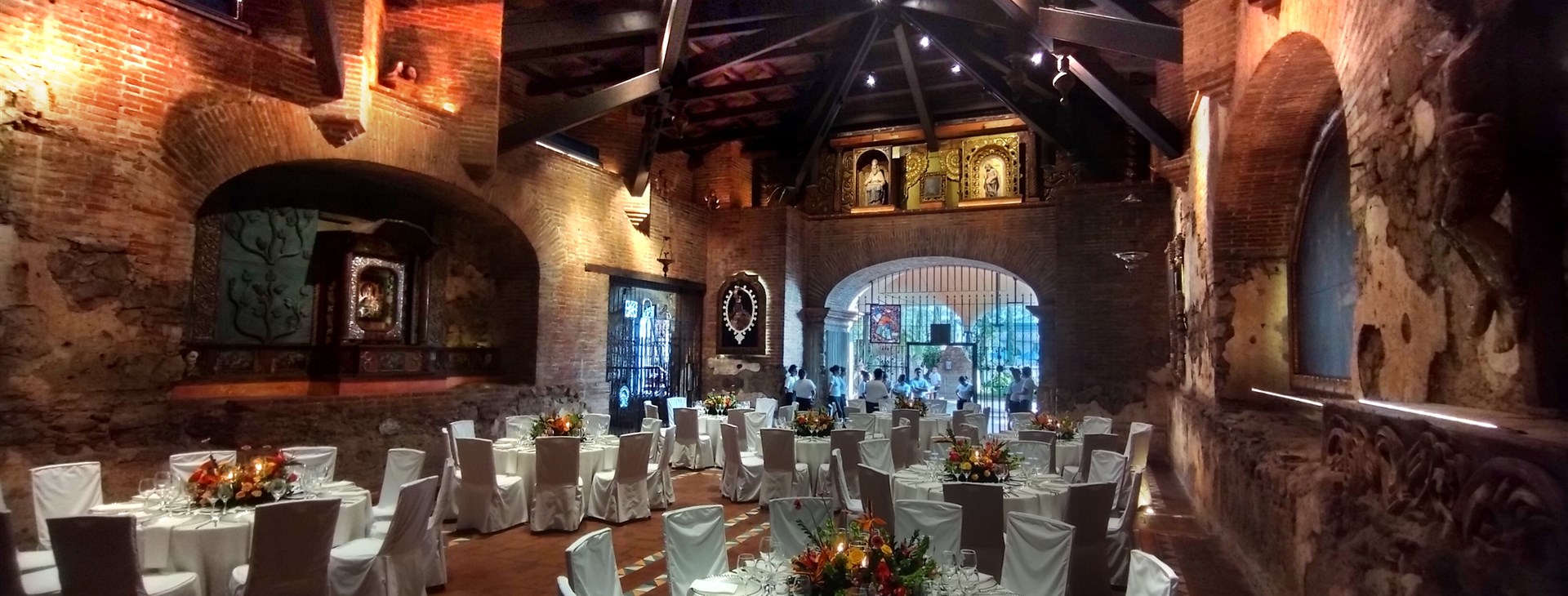 Antigua – procházka mezi ruinami a živými vzpomínkami