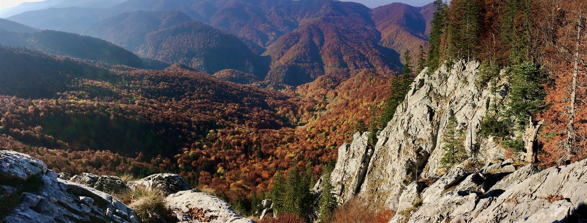 Vyhlídka vyhlídka Piatra Galbenei (Galbenská skála).