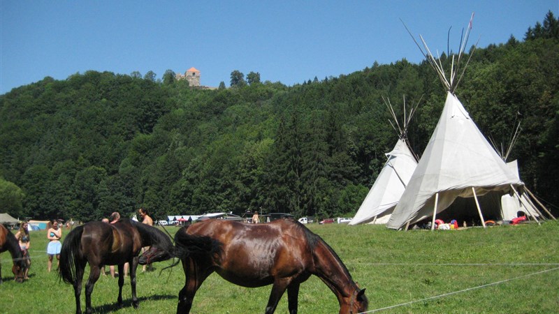 Indiánské táboření s jízdou na koni
