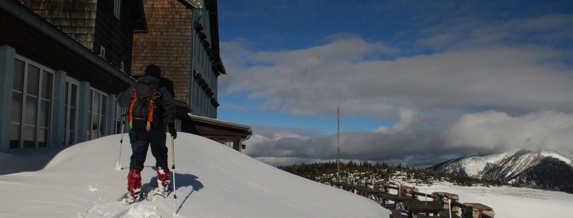Zimní Schneeberg na sněžnicích