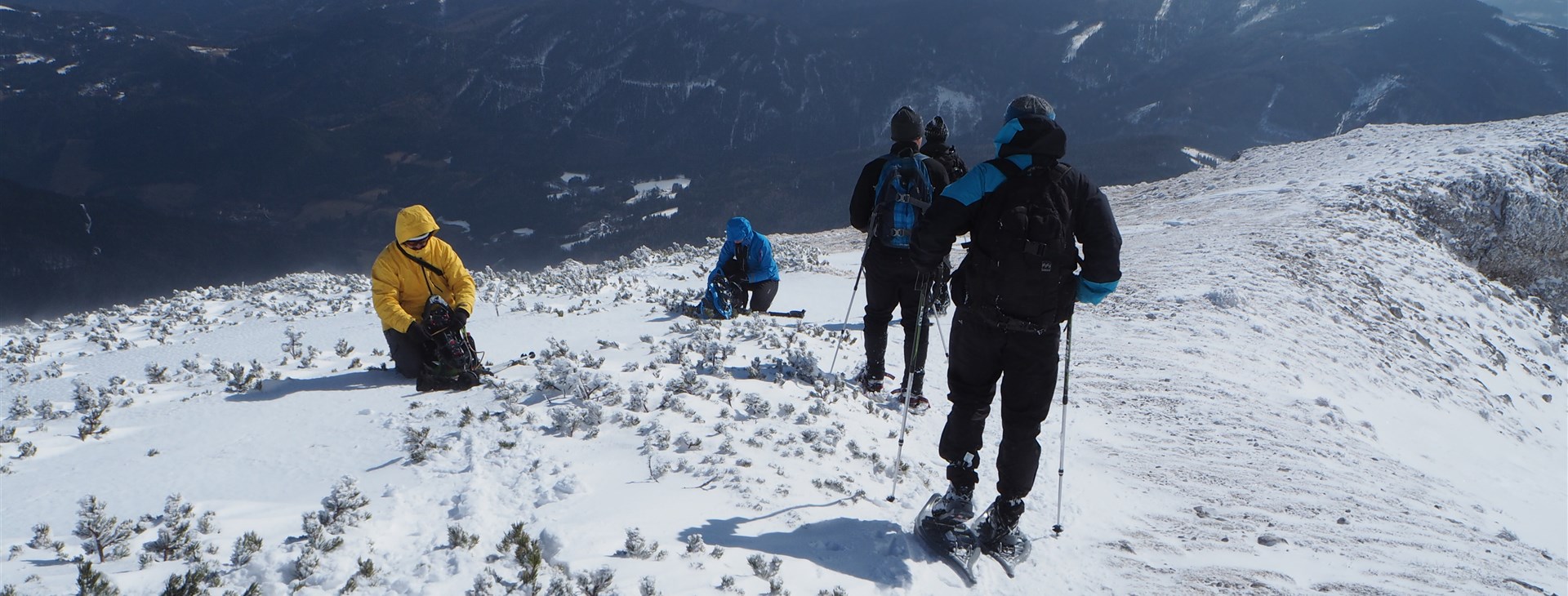 Zimní Schneeberg na sněžnicích