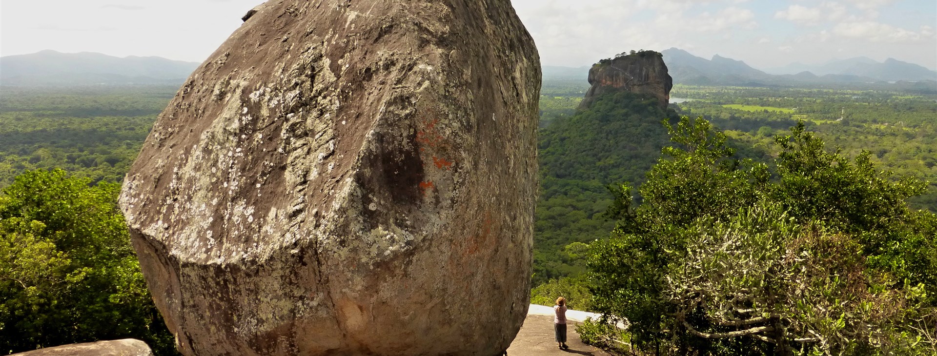 Téměř dvě stě metrů vysoká Lví skála Sigiriya je nejnavštěvovanější památkou ostrova - autor: Martin "Komár" Hessler