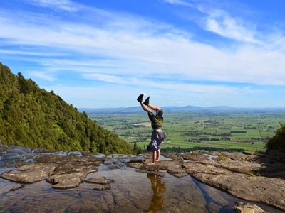 ONLINE - Stopařův průvodce zeměkoulí