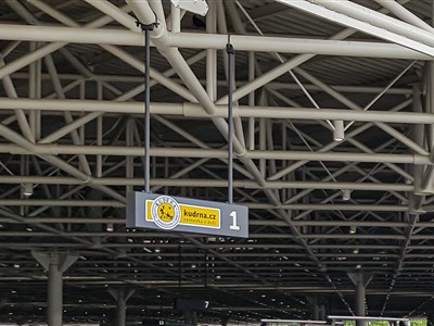 Změna nástupiště na Zvonařce