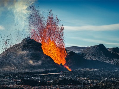 ISLAND: blízko sopky